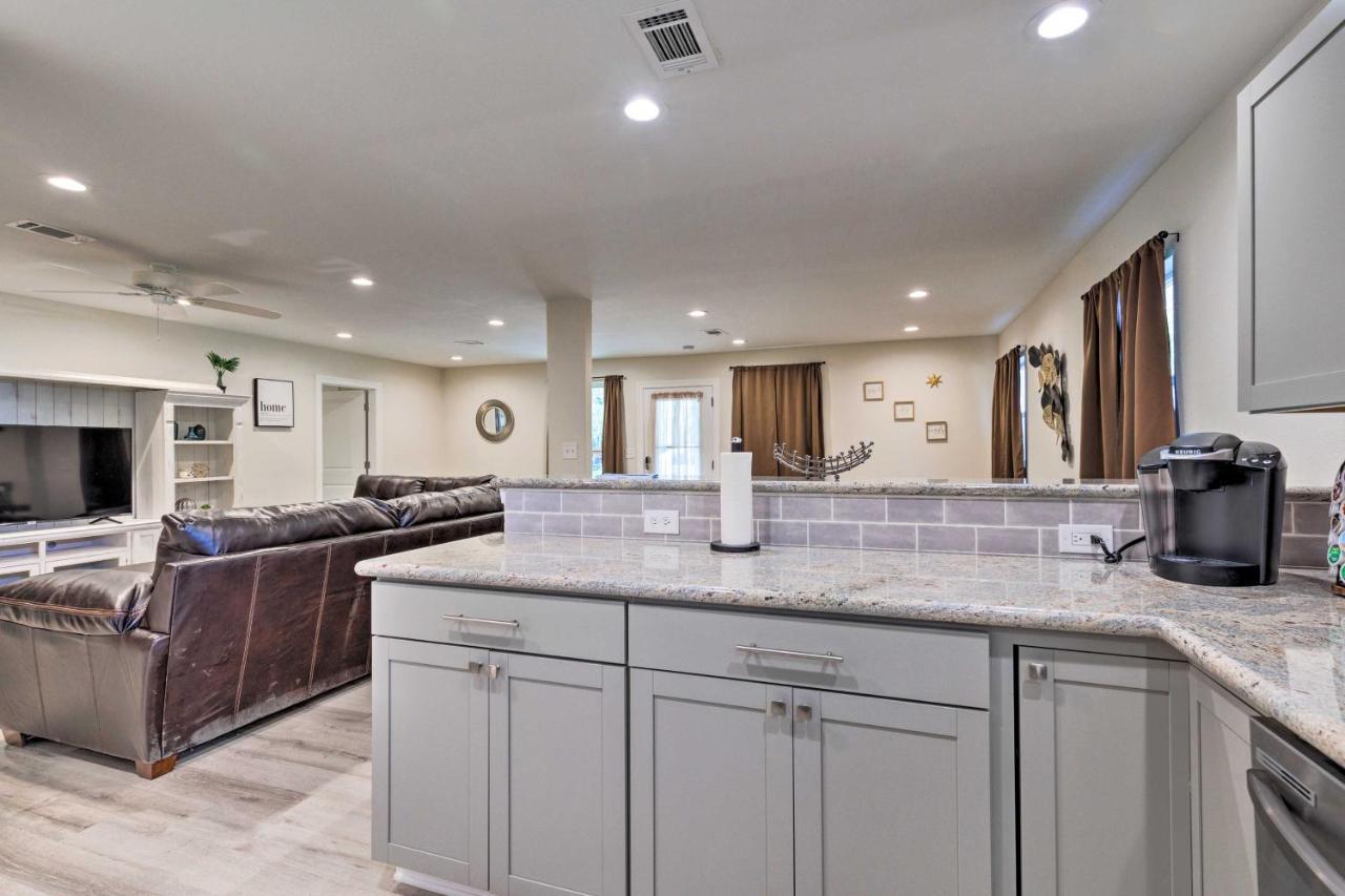 Spacious Gulfport Home With Yard 1 Mi To Beach Extérieur photo